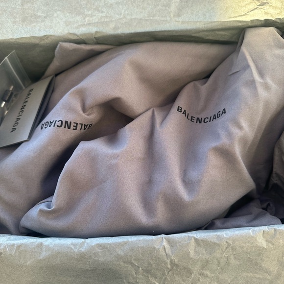 Authentic Balenciaga Black Leather Pumps - Picture 8 of 10